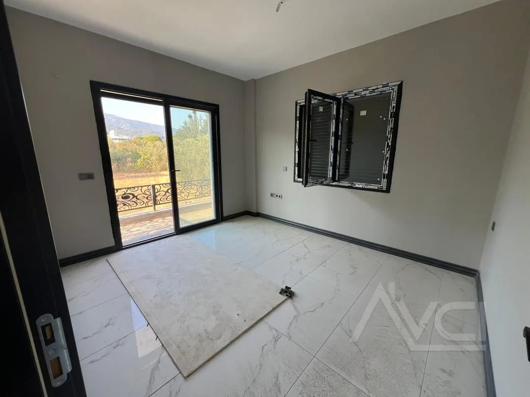 AVCI’DAN 300 M2 ARSA 4 TARAFI BAHÇE YÜRÜYÜŞ YOLU CEPHELİ TAM MÜSTAKİL
