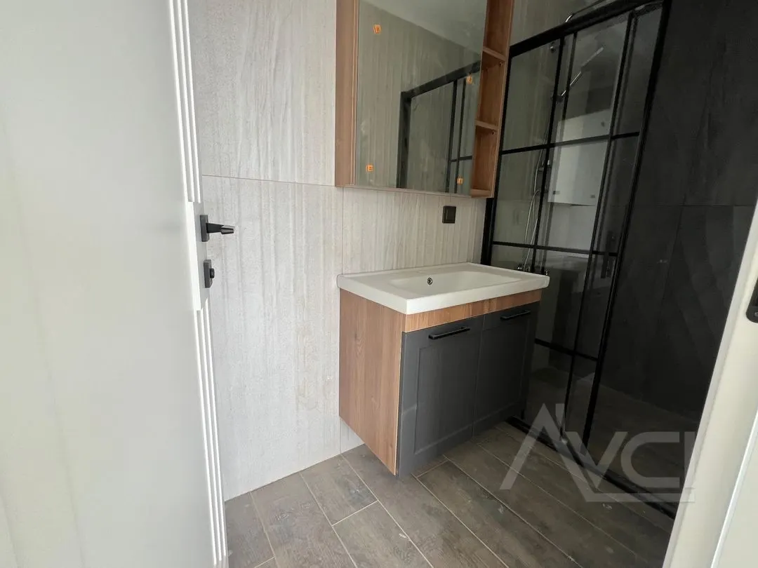 NARLI’DA DENİZE 100MT GİRİŞ ODALI VİLLA