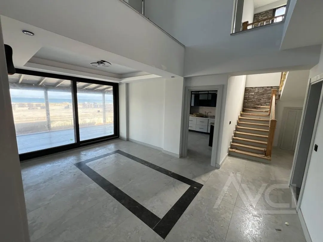 AVCI’ DAN TEK YETKİ 300M2 NET DENİZE SIFIR VİLLA/ÜÇÜNCÜ SIRA