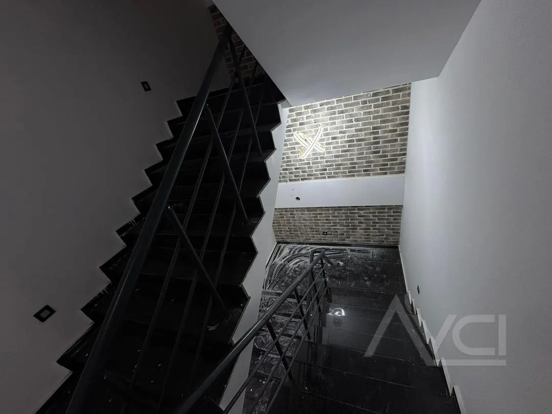 AVCI’DAN BAHÇELİ VE LÜKS TASARIMLI SIFIR 4+1 VİLLA
