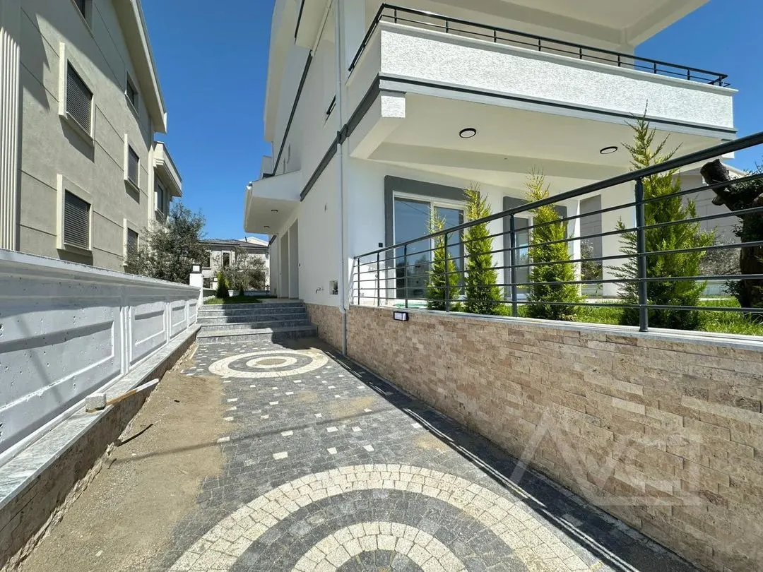 AVCI’DAN GÜRE’DE 4+1 TERASLI BAHÇELİ VİLLA