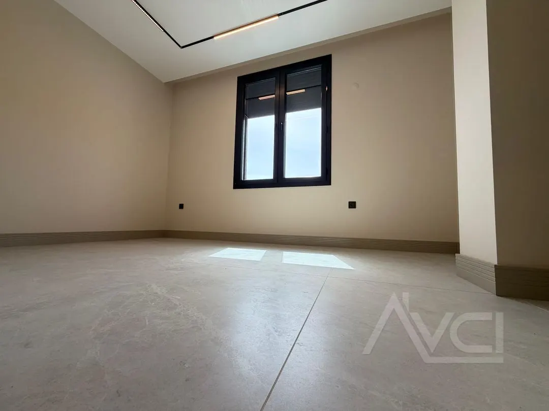AVCI’DAN ALTINOLUKTA 700M2 İÇERİSİNDE BEYAZ KONAK