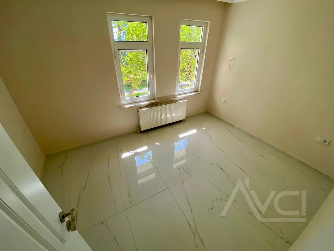 AVCI’DAN 3+2 DENİZ MANZARALI 7.000m2 ARSA İÇİ HAVUZLU YAPILI VİLLA