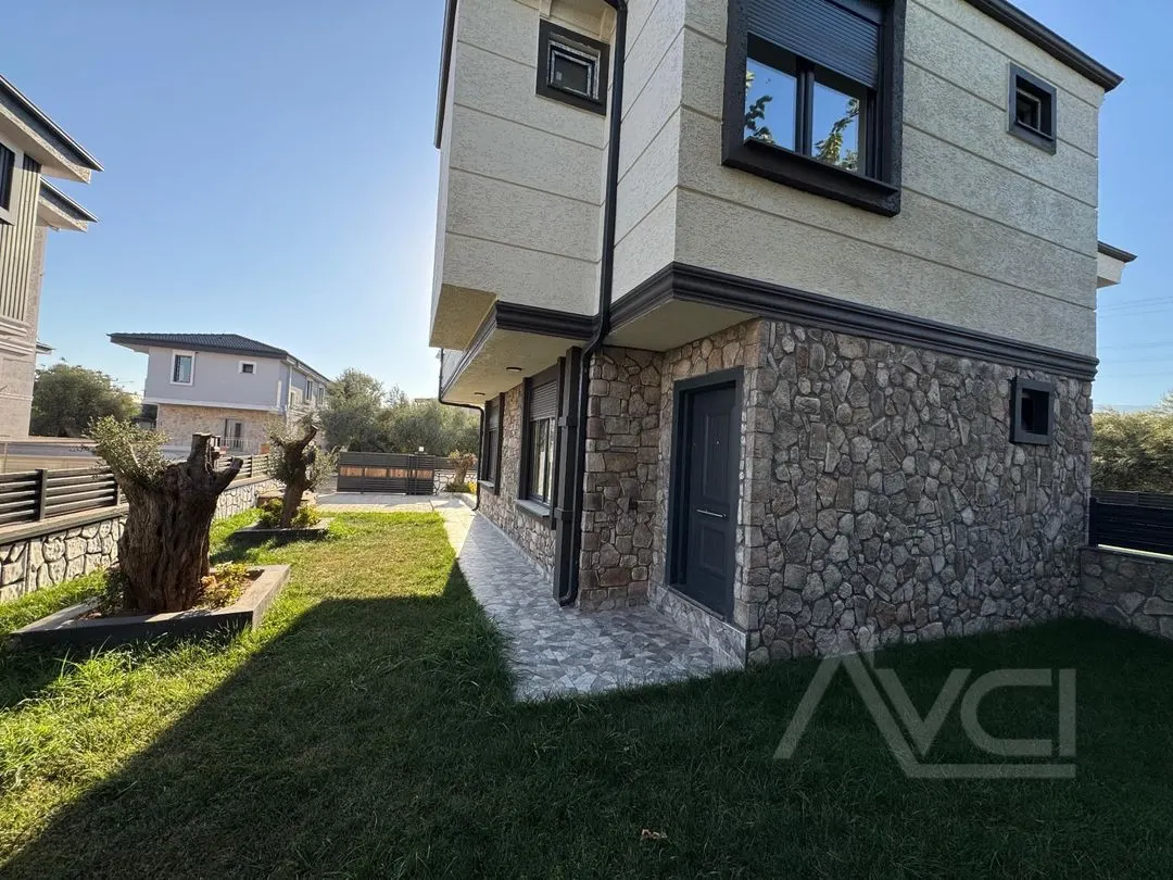 AVCI’DAN MIHLI’DA DENİZE 250MT MÜSTAKİL VİLLA