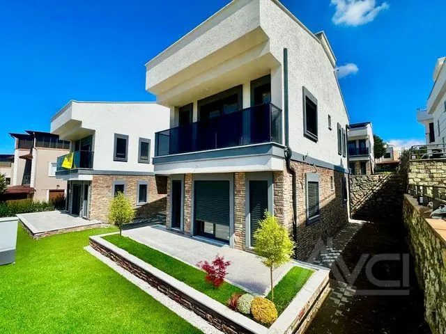 AVCI’DAN TAM MÜSTAKİL BAHÇEDEN DENİZ MANZARALI DENİZ250MT VİLLA