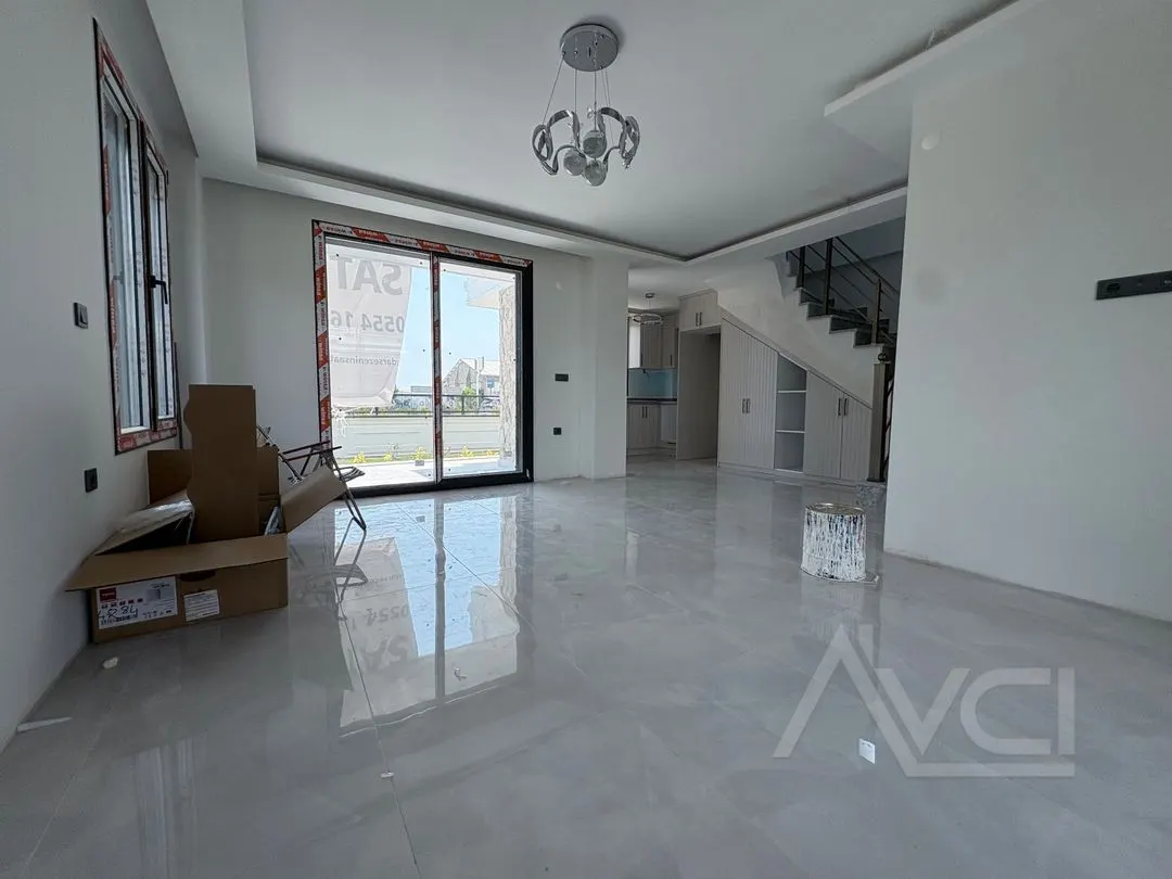 AVCI’DAN KÜÇÜKKUYUDA SİTE İÇERİSİNDE MÜSTAKİL YOLA YAKIN 3+1 VİLLA