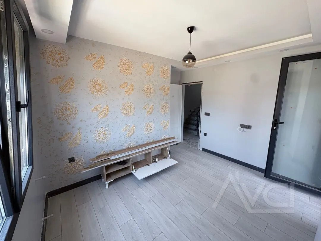 AVCI’DAN NARLI’DA YOL CEPHELİ 3+1 TERASLI VİLLA