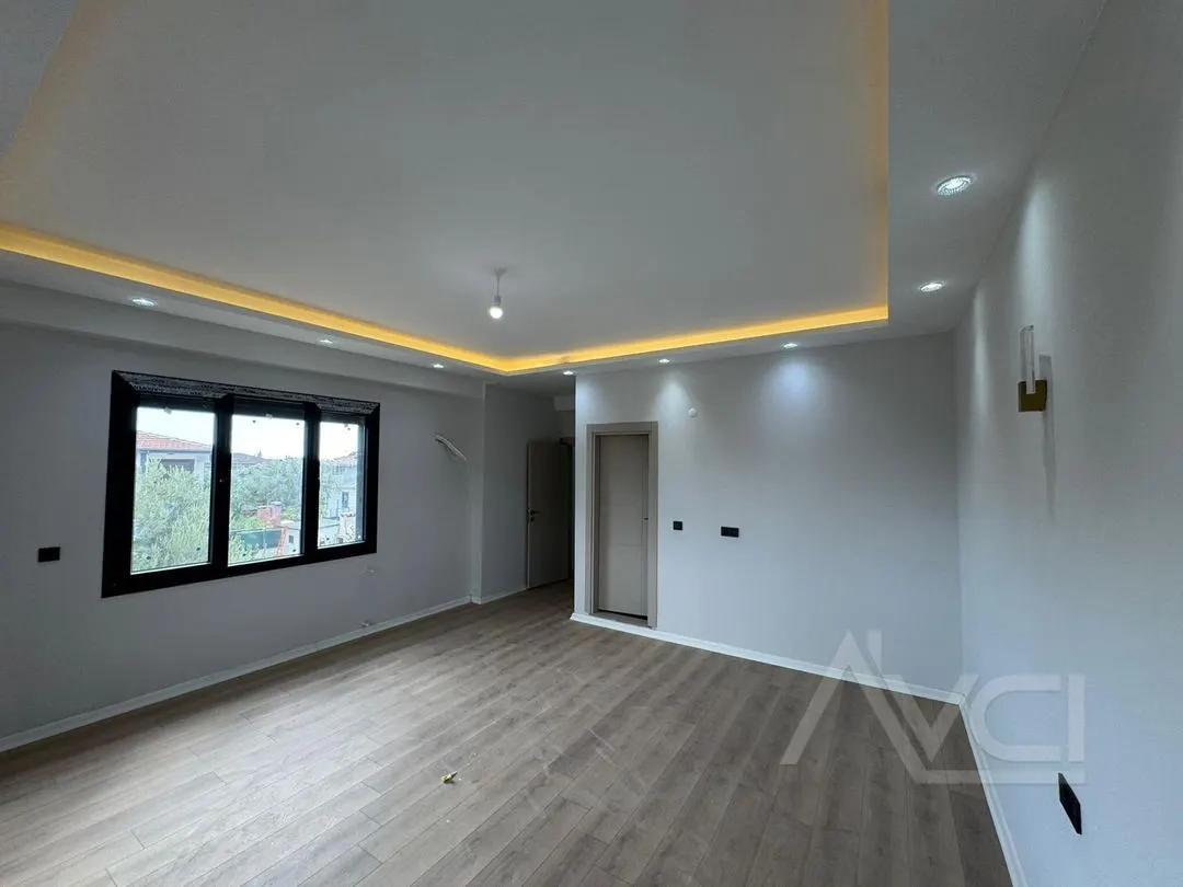 AVCI’DAN BAHÇELİ VE LÜKS TASARIMLI SIFIR 4+1 VİLLA