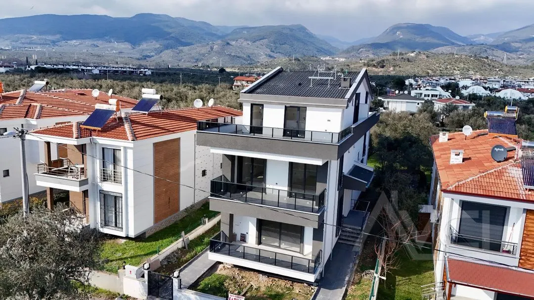 AVCI’DAN DENİZE 300 MT YOL ALTINDA 4+1 LÜKS VİLLA