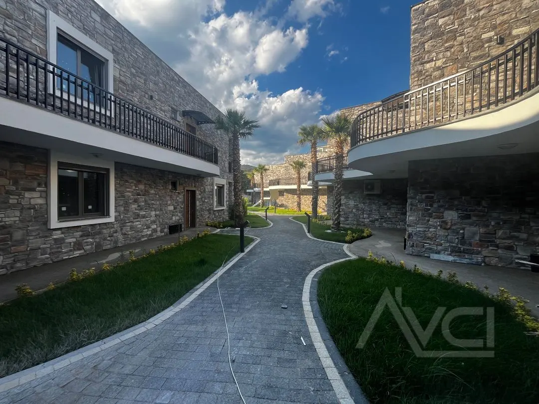 AVCI’DAN FUL DENİZ MANZARALI 2+1 TERASLI/BAHÇELİ TAŞ DAİRE 2 KATLI