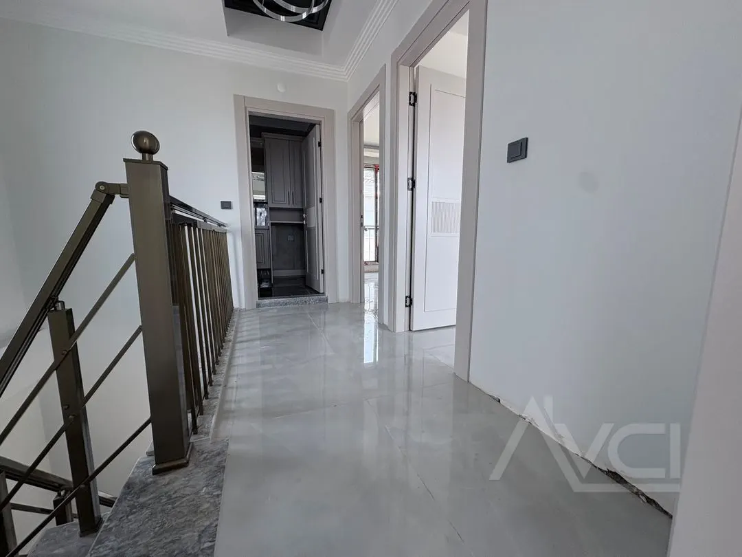 AVCI’DAN KÜÇÜKKUYUDA SİTE İÇERİSİNDE MÜSTAKİL YOLA YAKIN 3+1 VİLLA