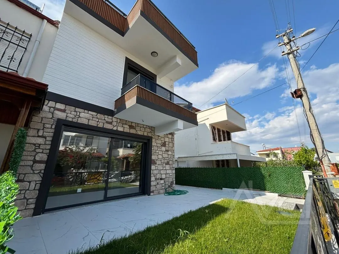 GÜRE DENİZE 30MT DENİZE 2. SIRADA SIFIR 4+1 VİLLA