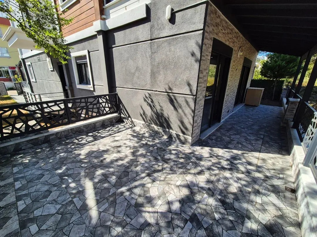 AVCI’DAN AKÇAY GÜRE ARASI DENİZE 750 MT LÜKS SIFIR 4+1 VİLLA