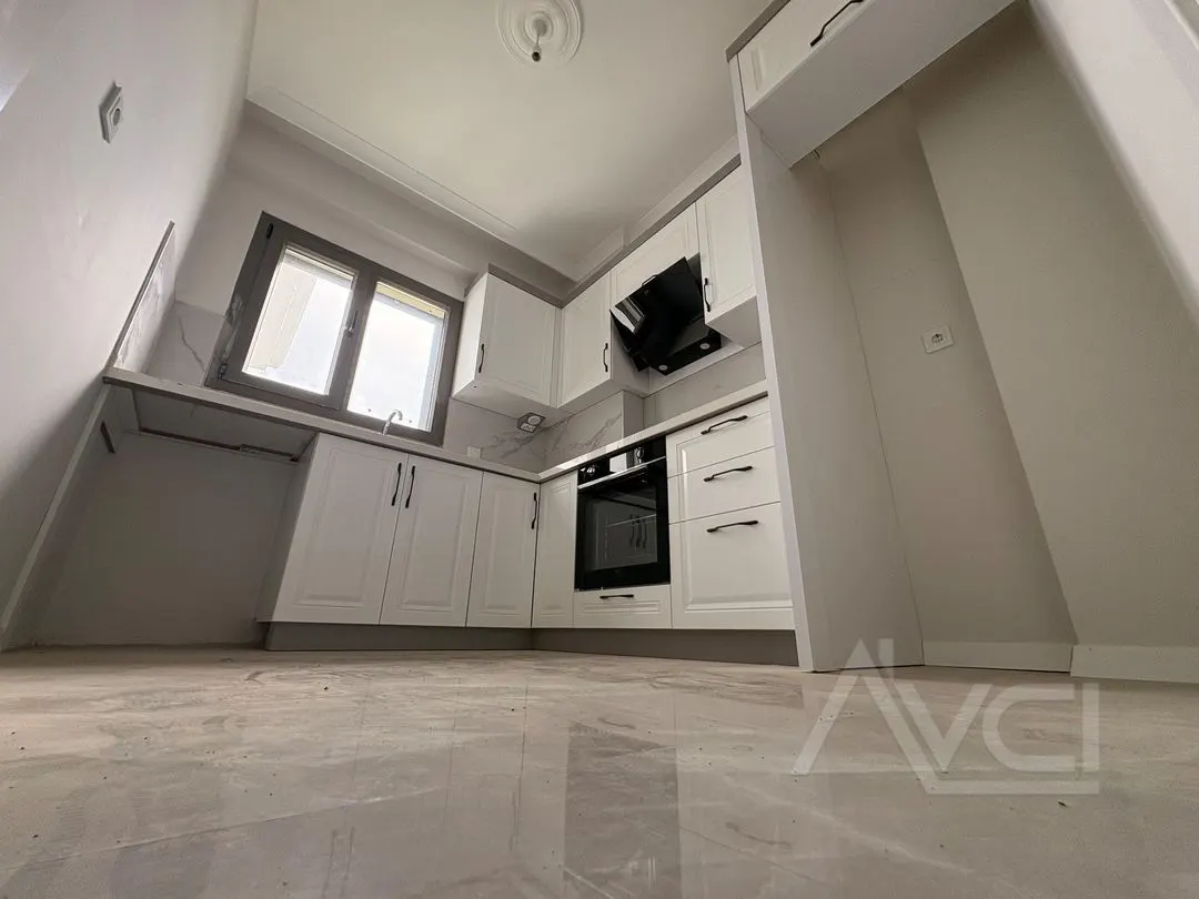 AVCI’DAN KÜCÜKKUYUDA YOLA YAKIN SİTE İÇİ ÜST KAT 2+1 DAİRE