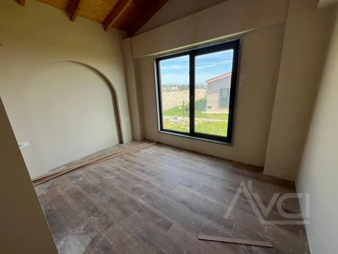 AVCI'DAN 600M2 ARSA TEK KATLI TAŞ 3+1 DENİZ MANZ EN ÖN VİLLA