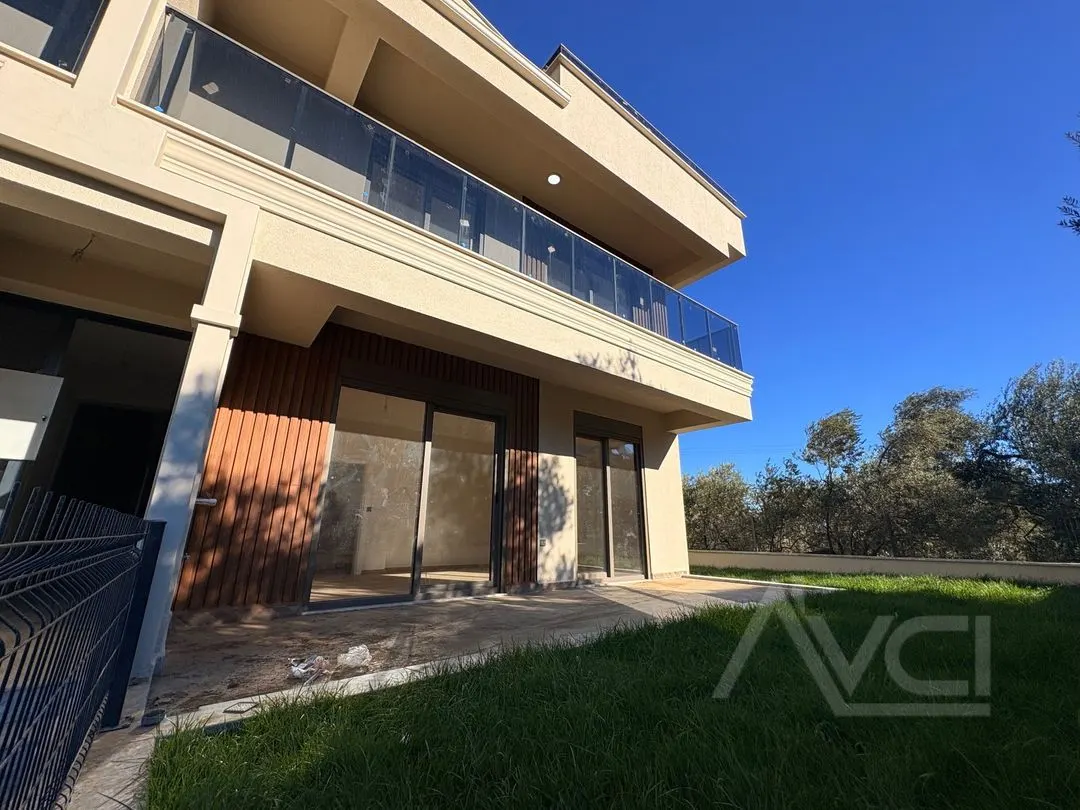 AVCI’DAN GÜRE YOL ALTINDA DENİZE YAKIN 2+1 BAHÇE KULLANIMLI LÜKS DAİRE