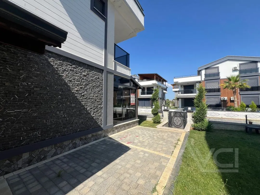 AVCI GAYRİMENKUL’DEN DENİZE 300 METRE 3+1 HAVUZLU SİTE  MUTFAK AYRI