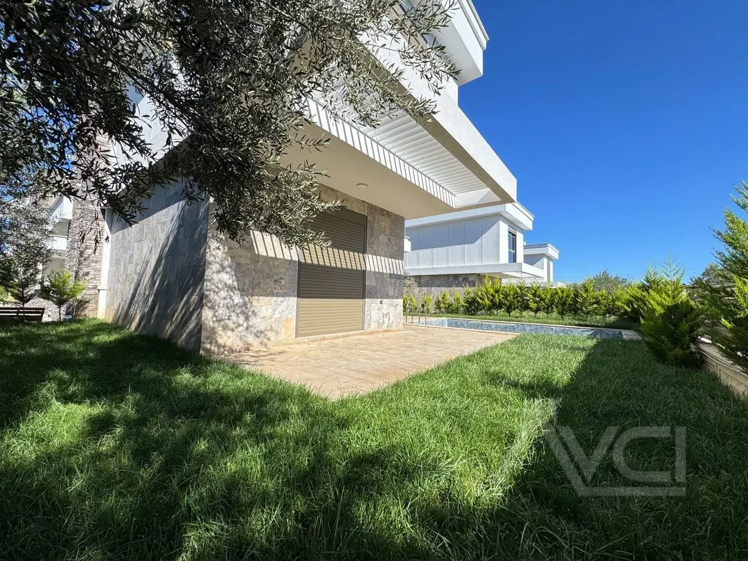 AVCI’DAN KÜÇÜKKUYUDA DENİZE 350MT GİRİŞTE ODALI MÜSTAKİL HAVUZLU