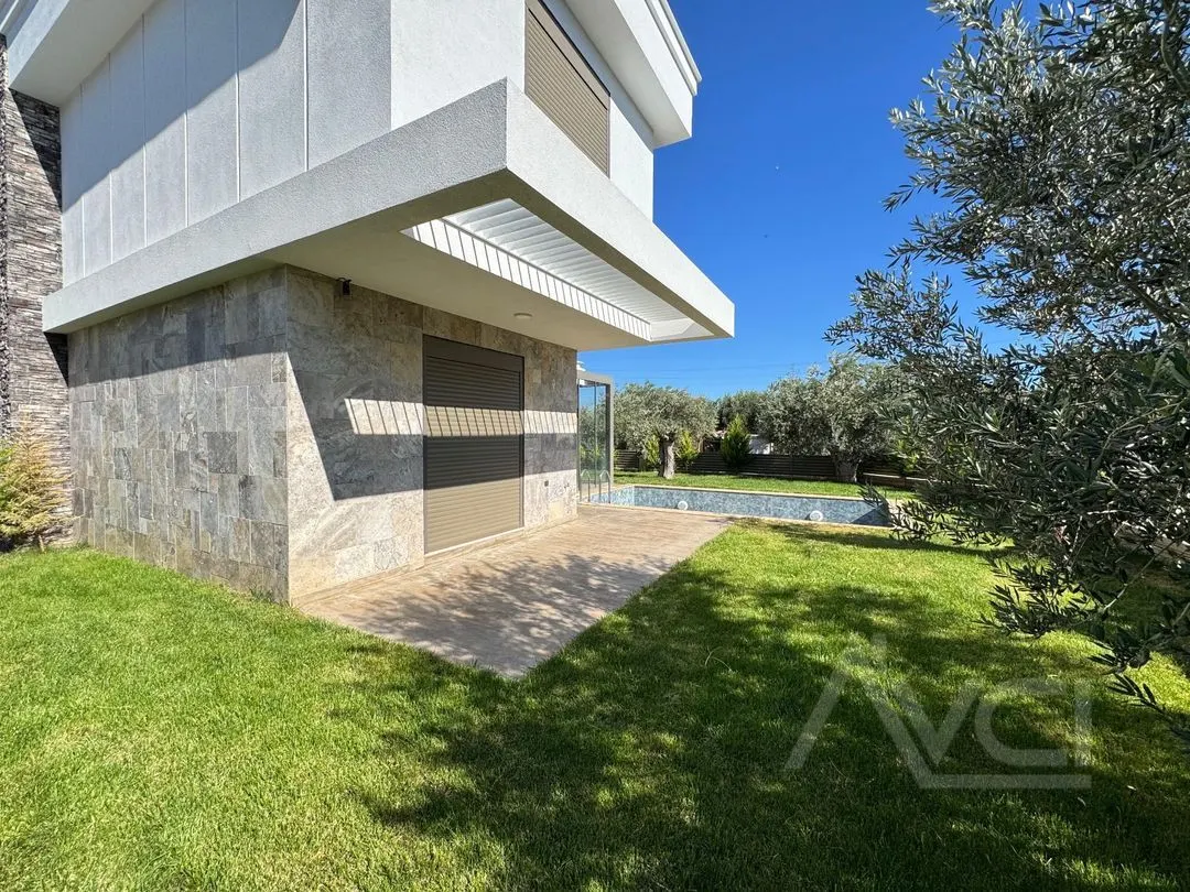 AVCI’DAN KÜÇÜKKUYUDA DENİZE 350MT GİRİŞTE ODALI MÜSTAKİL HAVUZLU