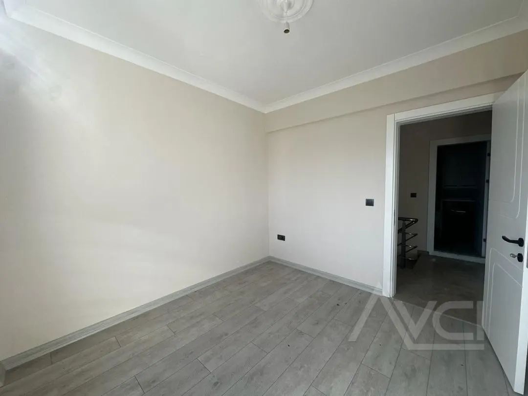 AVCI’DAN YOLUN ALTI DENİZE 100MT HAVUZLU SIFIR VİLLA