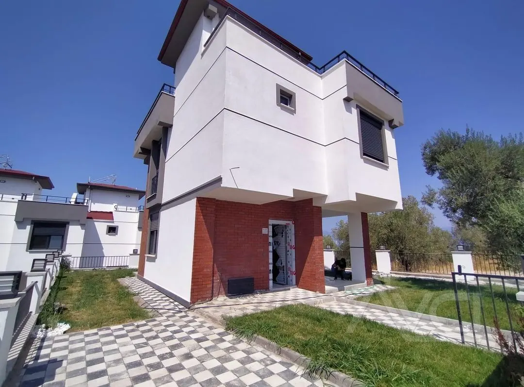 AVCI’DAN TAM MÜSTAKİL DENİZ MANZARALI 275M2 ARSALI VİLLA