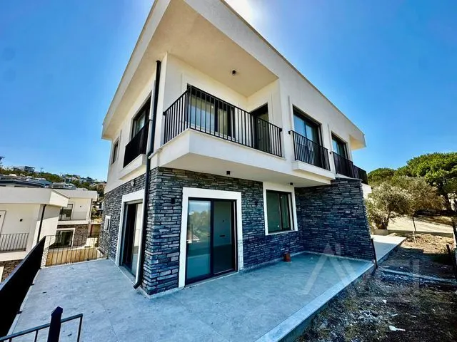 AVCI’DAN HER ODADAN DENİZ MANZARALI DENİZE 50MT SIFIR VİLLA