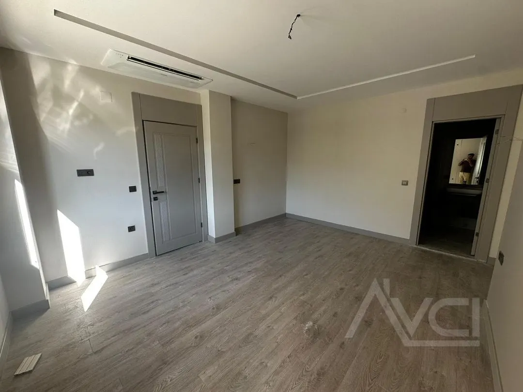 AVCI’DAN KÜÇÜKKUYUDA DENİZE 350MT GİRİŞTE ODALI MÜSTAKİL HAVUZLU