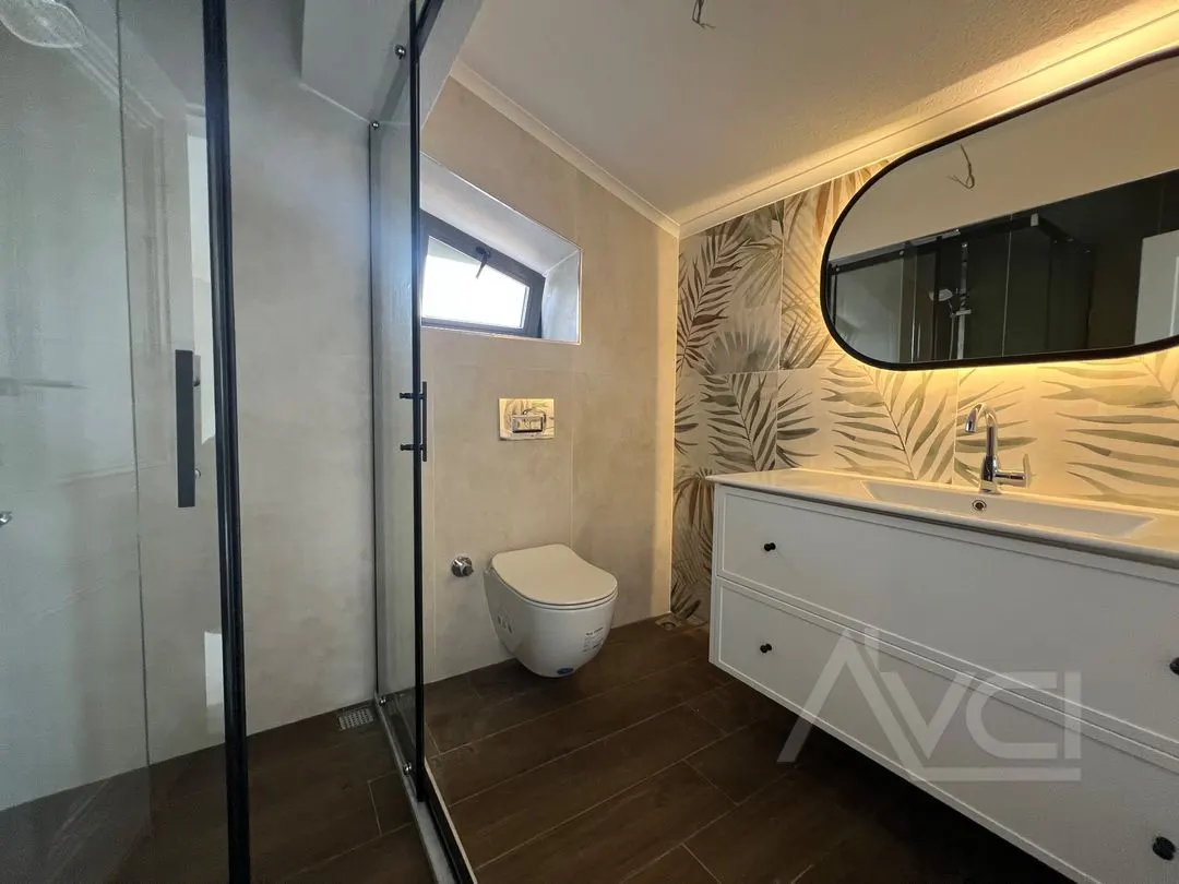 AVCI’DAN 700M2 ARSA İÇİNDE GİRİŞTE 2 ODALI HAVUZLU LÜKS ALAÇATİ TARZI VİLLA