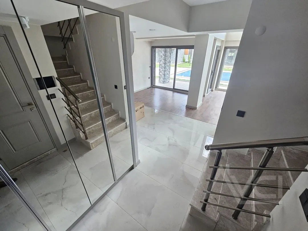 AVCI'DAN YOLUN ALTINDA TAM MÜSTAKİL HAVUZLU LOFT VİLLA