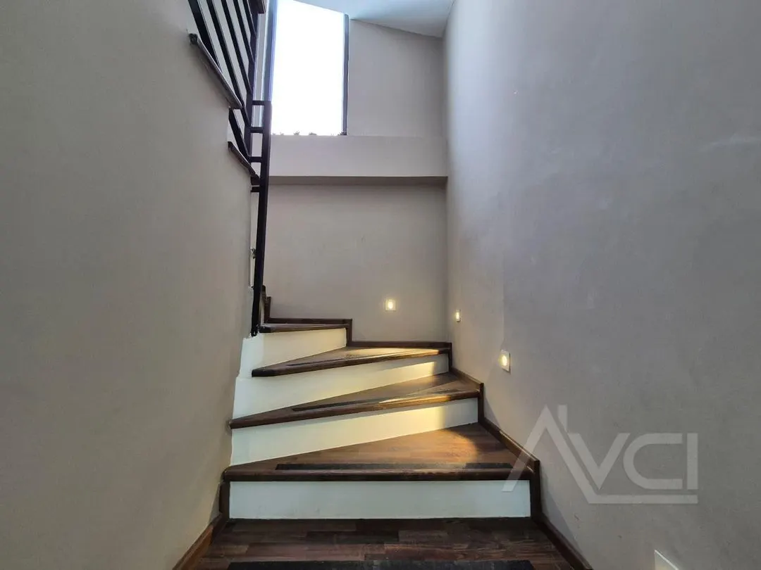 AVCI’DAN AKÇAY GÜRE ARASI DENİZE 750 MT LÜKS SIFIR 4+1 VİLLA