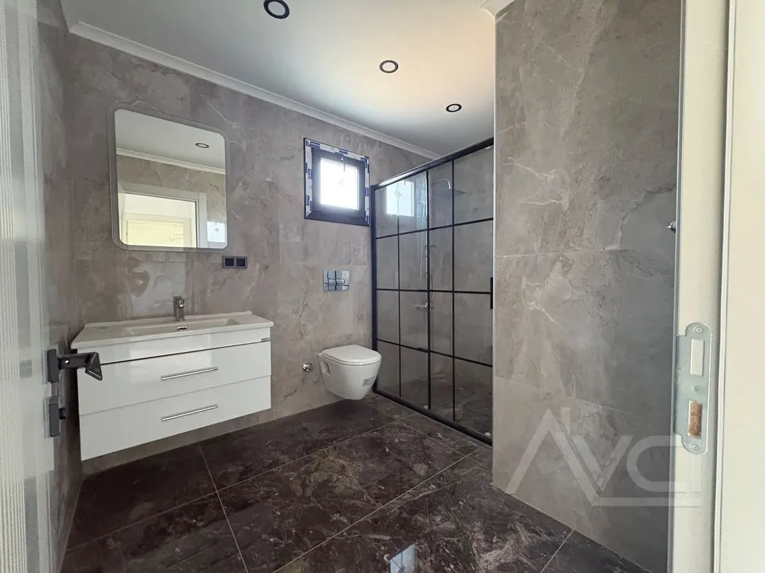 AVCI ‘DAN KÜÇÜKKUYUDA 3+1 YOLA YAKIN VİLLA