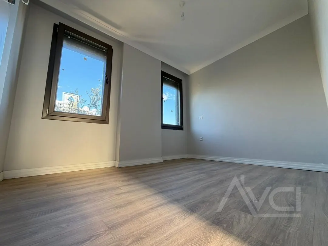 AVCI’DAN MIHLI’DA DENİZE 200 MT SIFIR VİLLALAR