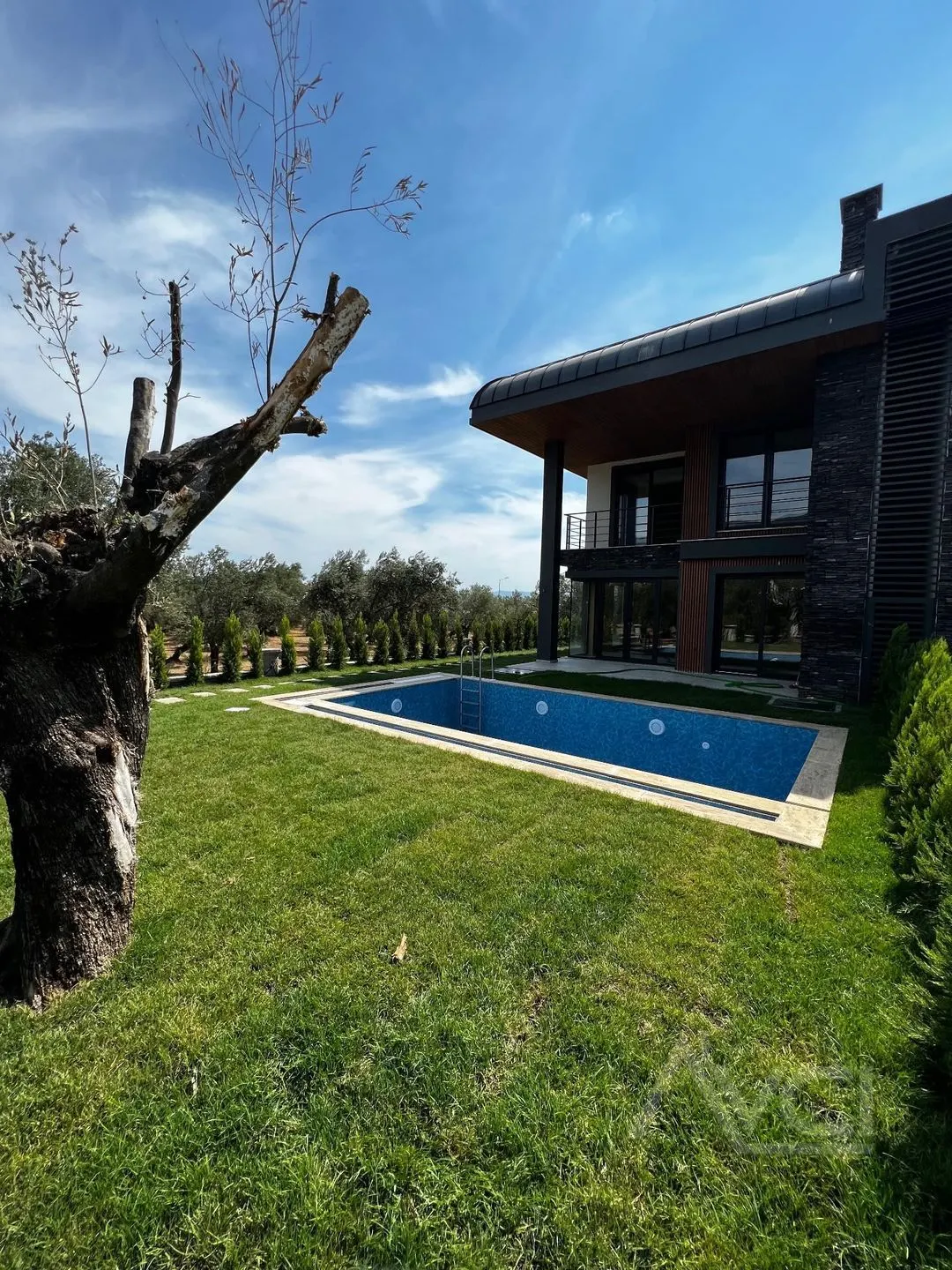 OTELLER CİVARINDA 320M2 ARSALI 4+1 MÜSTAKİL HAVUZLU VİLLA