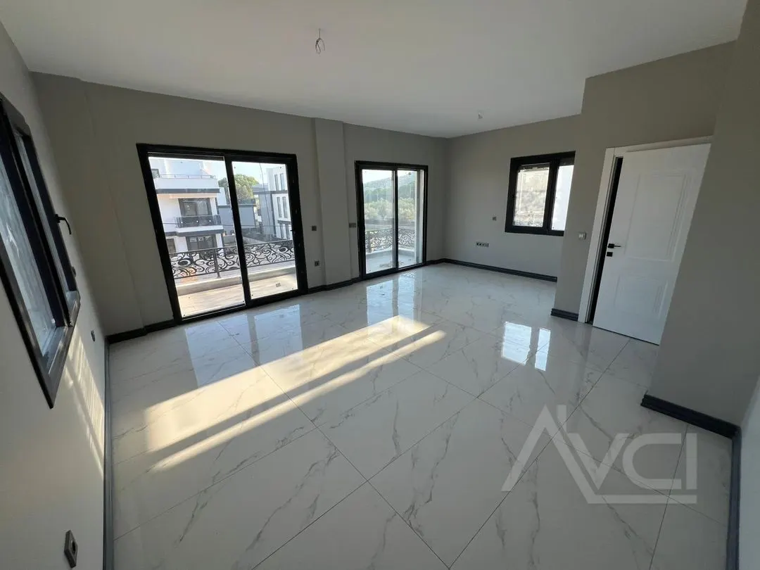 AVCI’DAN 300 M2 ARSA 4 TARAFI BAHÇE YÜRÜYÜŞ YOLU CEPHELİ TAM MÜSTAKİL