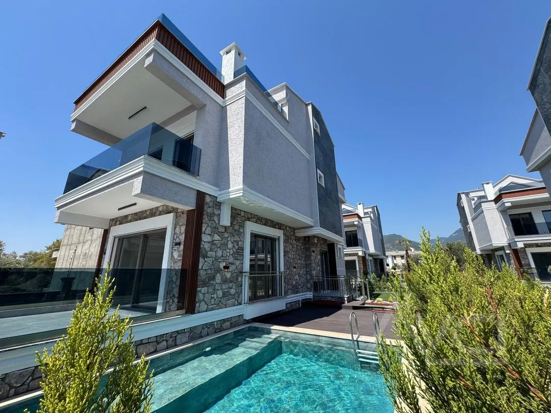 AVCI’DAN YOLUN ALTINDA MÜSTAKİL HAVUZLU 4+1 VİLLA