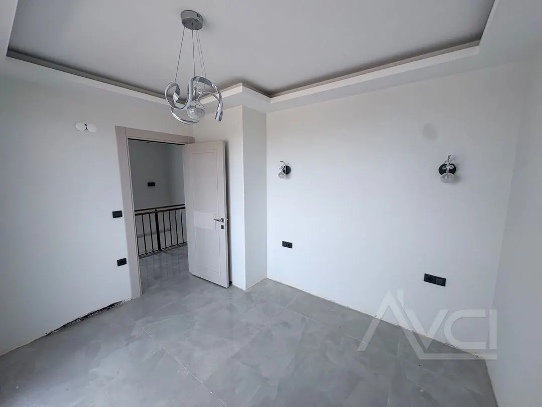 AVCI’DAN KÜÇÜKKUYUDA SİTE İÇERİSİNDE MÜSTAKİL YOLA YAKIN 3+1 VİLLA
