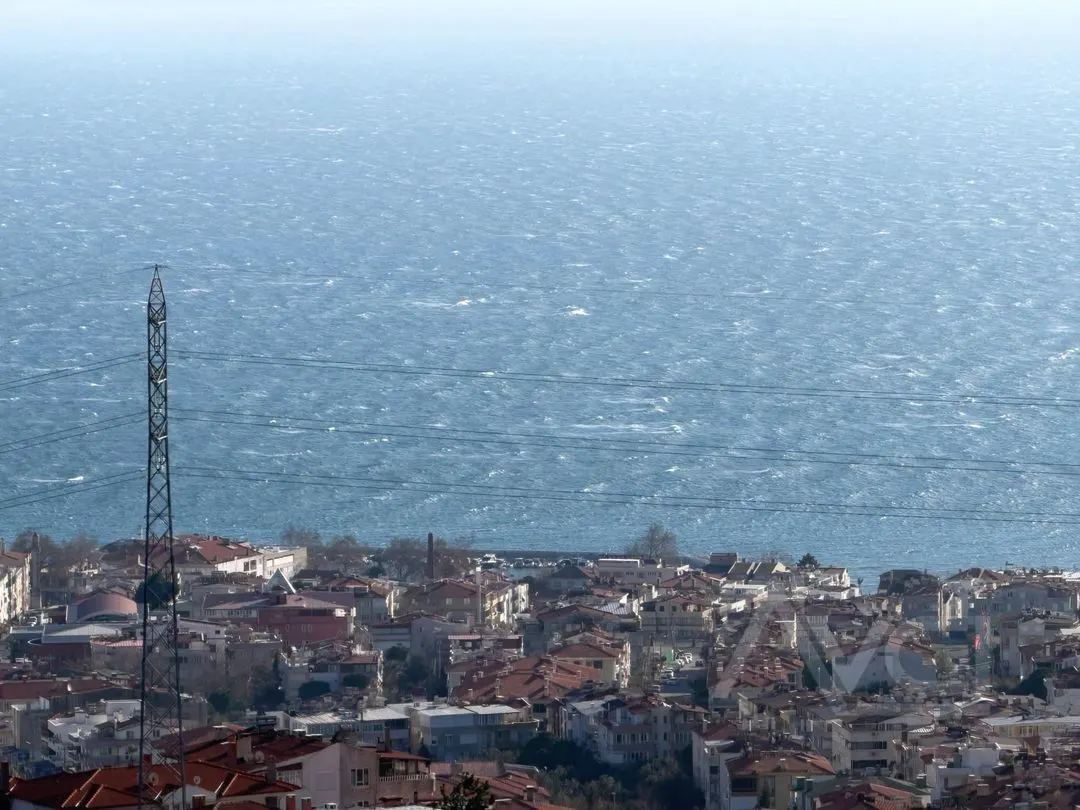 ASANSÖRLÜ KAPALI OTOPARKLI EMSALSİZ MANZARALI HAVUZLU KONAK