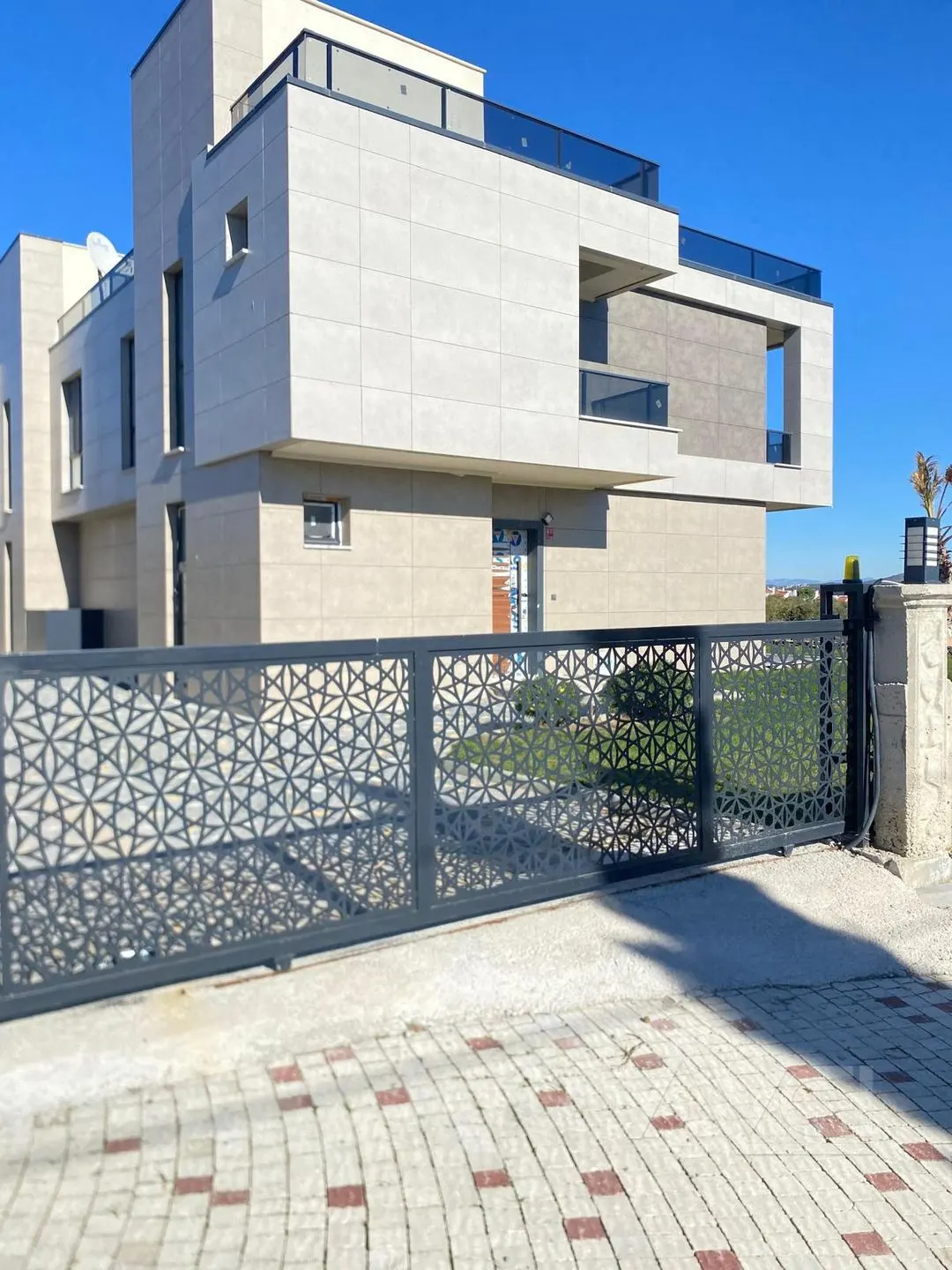 AVCI’DAN İNTALAND SEVGİ KÖYÜNE 300MT TAM MÜSTAKİL 2 HAVUZLU SİTE