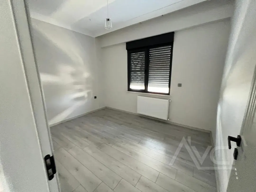 AVCI GAYRİMENKUL’DEN DENİZE 300 METRE 3+1 HAVUZLU SİTE  MUTFAK AYRI