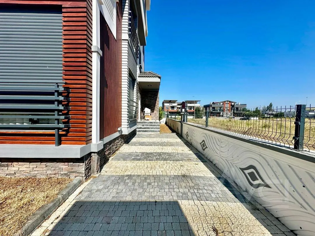 AVCI’DAN TEK YETKİ TAM MÜSTAKİL 5+1 GİRİŞ ODALI AYRI MUTFAK