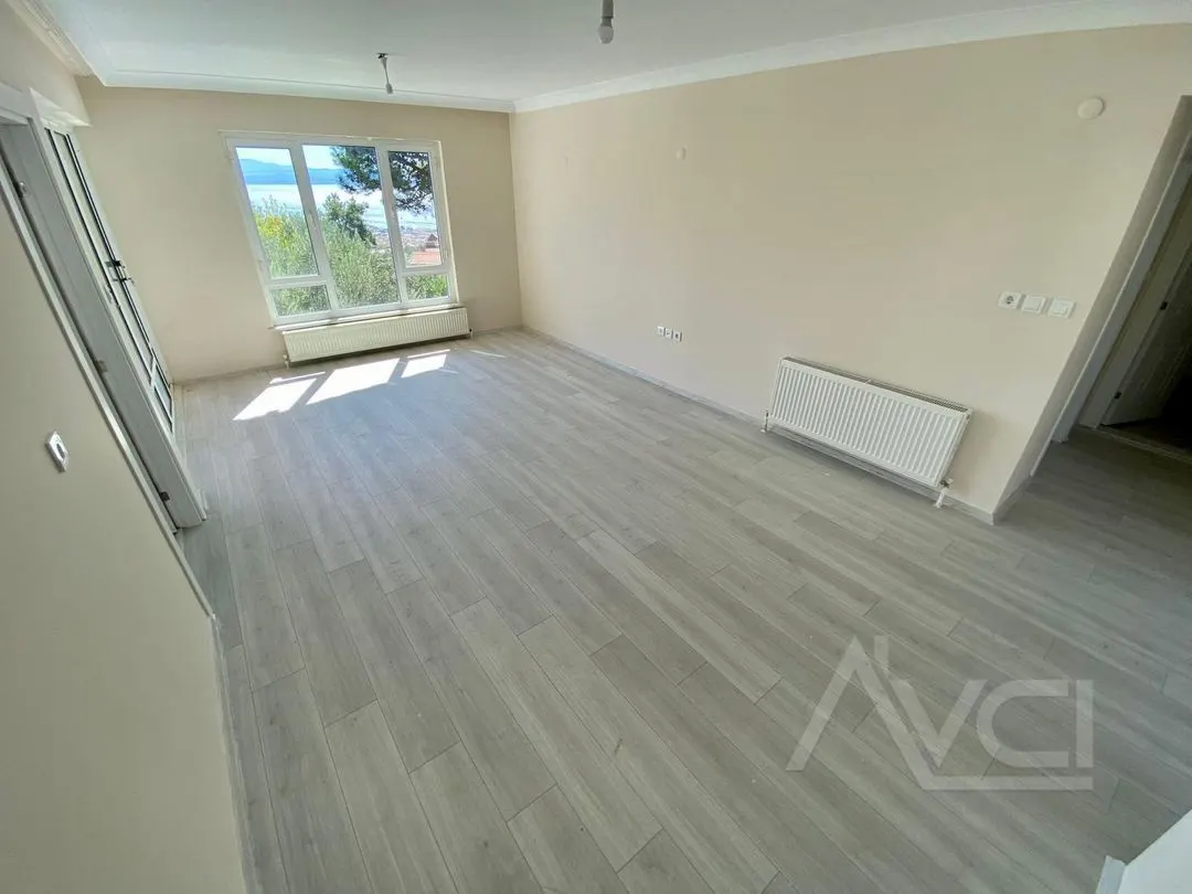 AVCI’DAN 3+2 DENİZ MANZARALI 7.000m2 ARSA İÇİ HAVUZLU YAPILI VİLLA