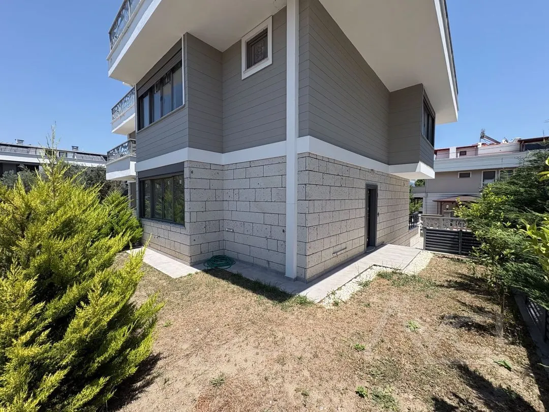 AVCI’DAN NARLI ALTINDA 5+1 DENİZE 100MT İKİZ VİLLA