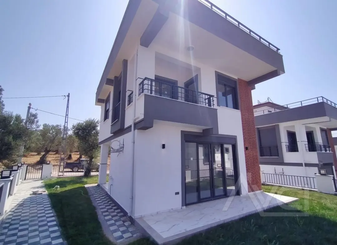 AVCI’DAN TAM MÜSTAKİL DENİZ MANZARALI 275M2 ARSALI VİLLA