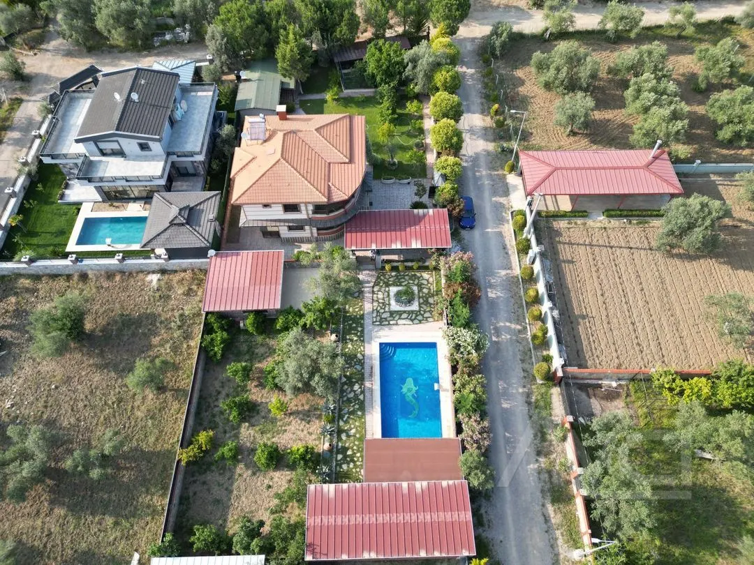 AVCI’DAN 1,500 M2 ARSA İÇİNDE 2 MÜŞTEMİLATLI HAVUZLU MALİKANE