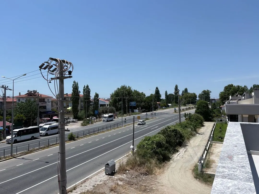 AVCI’DAN NARLI’DA YOL CEPHELİ 3+1 TERASLI VİLLA