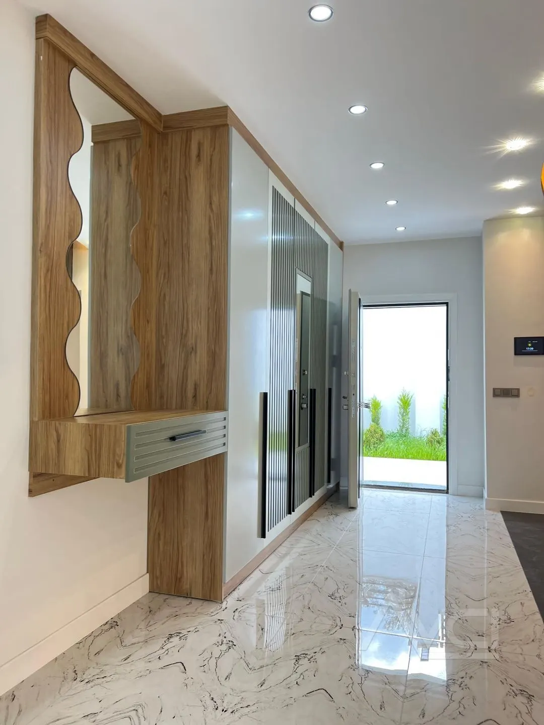 AVCI’DAN ALTINOLUK’TA 600M2 ARSA İÇİNDE BEYAZ KONAK