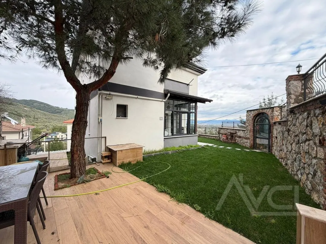 AVCI’DAN 7+1 GÜRENİN KALBİNDE DENİZ MANZARALI VİLLA