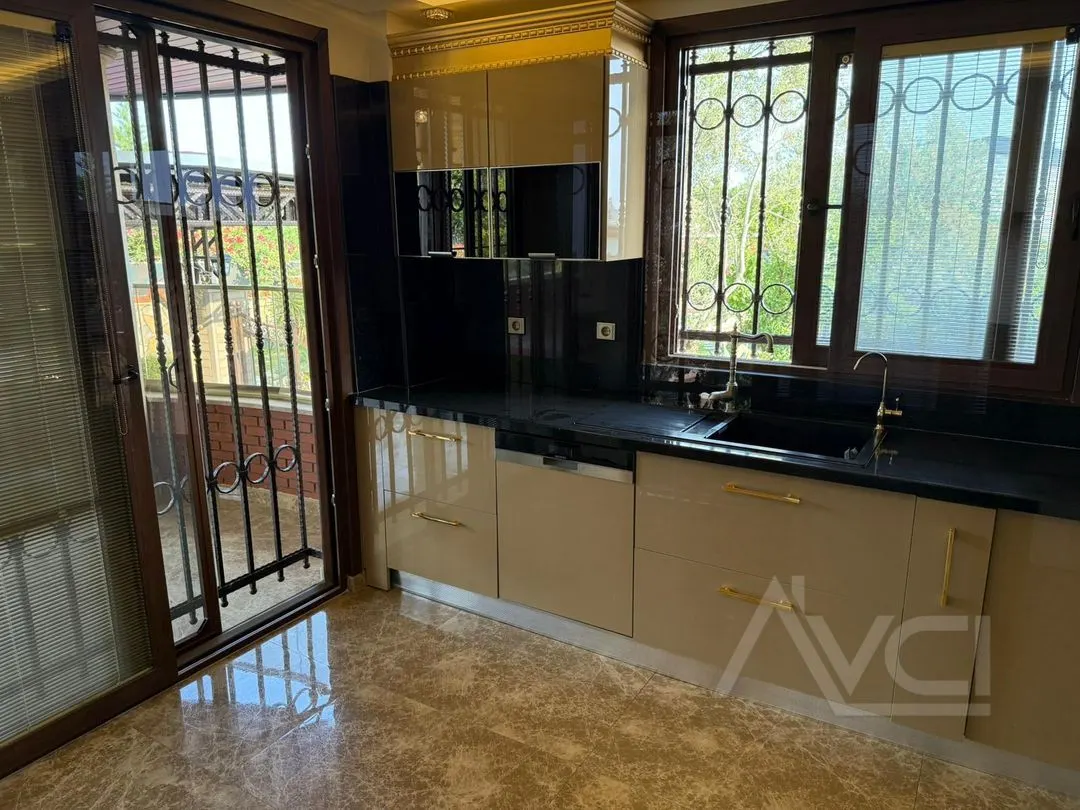 AVCI’DAN 1,500 M2 ARSA İÇİNDE 2 MÜŞTEMİLATLI HAVUZLU MALİKANE
