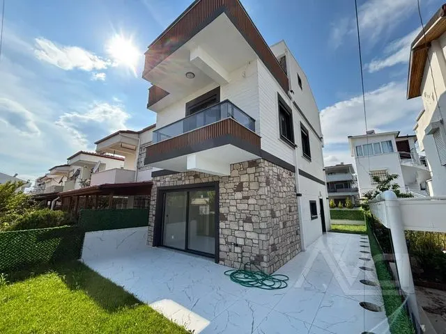 GÜRE DENİZE 30MT DENİZE 2. SIRADA SIFIR 4+1 VİLLA