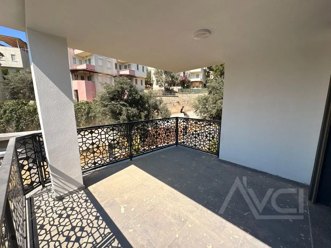 AVCI’DAN  4+1 GİRİŞTE ODALI DENİZE  YAKIN SİTE İÇİ SIFIR VİLLA